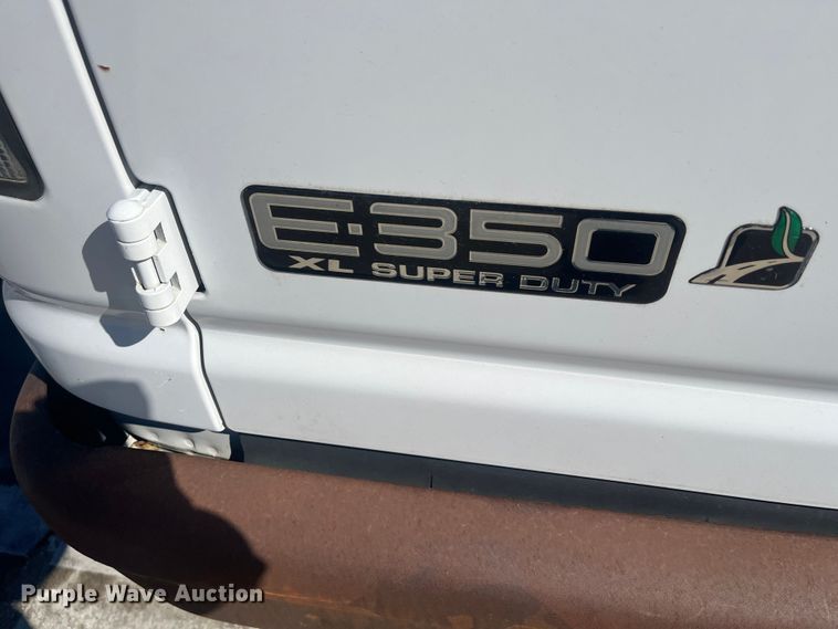 image for item DC6222 2000 Ford E350 Super Duty XL  van