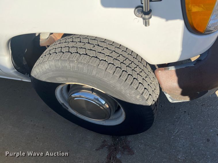 image for item DC6222 2000 Ford E350 Super Duty XL  van