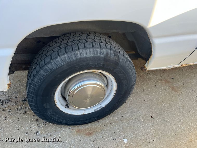 image for item DC6222 2000 Ford E350 Super Duty XL  van