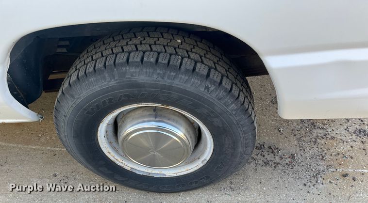 image for item DC6222 2000 Ford E350 Super Duty XL  van