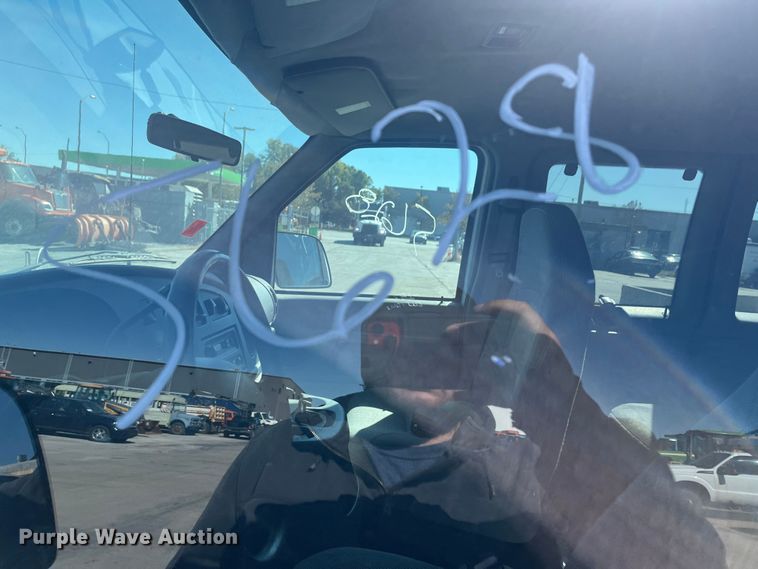 image for item DC6222 2000 Ford E350 Super Duty XL  van