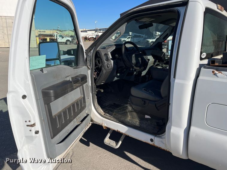 image for item DR7280 2011 Ford F350 Super Duty XL  pickup truck