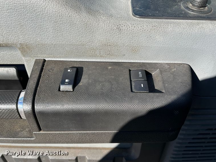 image for item DR7280 2011 Ford F350 Super Duty XL  pickup truck