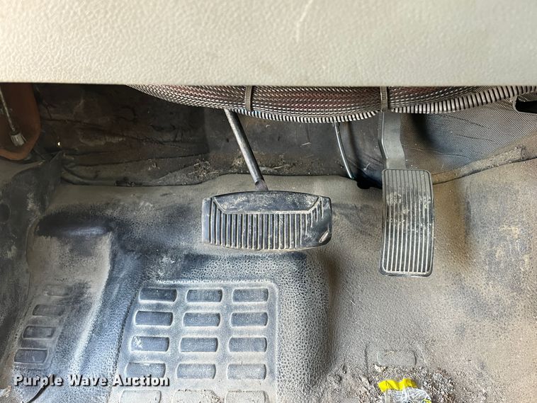 image for item DR7280 2011 Ford F350 Super Duty XL  pickup truck