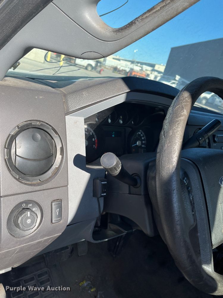 image for item DR7280 2011 Ford F350 Super Duty XL  pickup truck