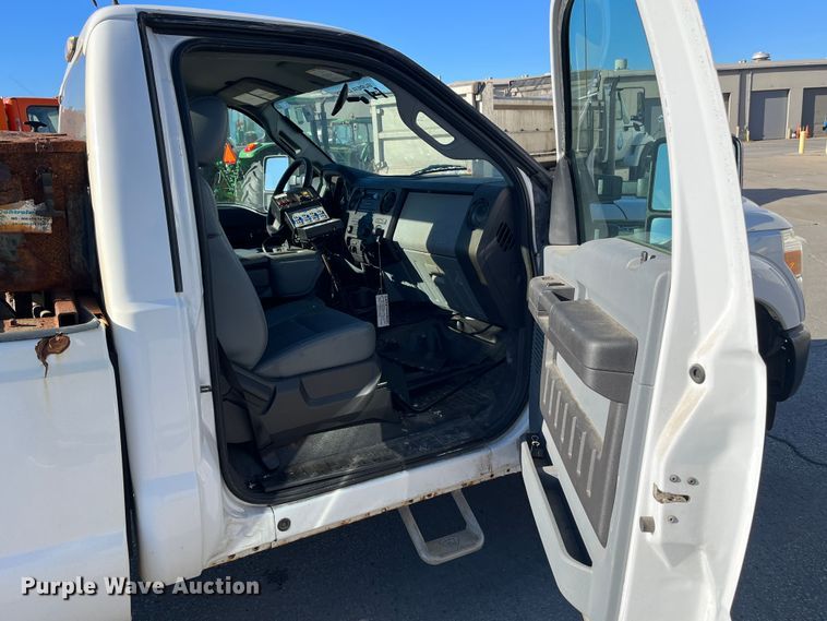 image for item DR7280 2011 Ford F350 Super Duty XL  pickup truck