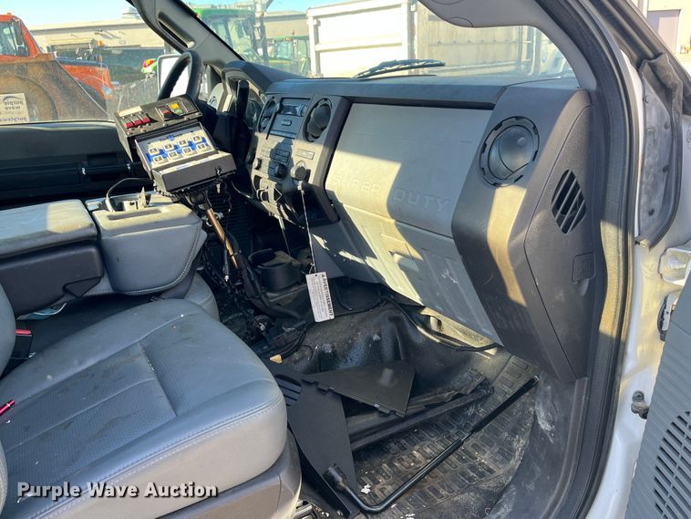 image for item DR7280 2011 Ford F350 Super Duty XL  pickup truck