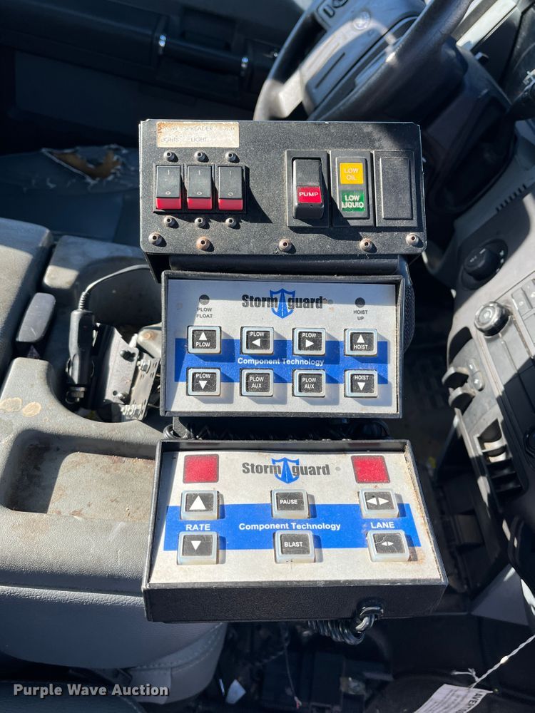 image for item DR7280 2011 Ford F350 Super Duty XL  pickup truck