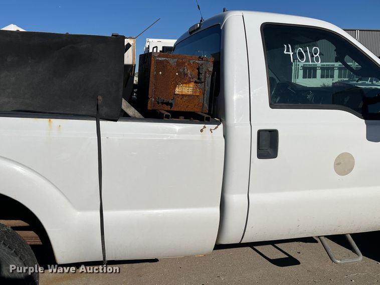 image for item DR7281 2011 Ford F350 Super Duty XL  pickup truck