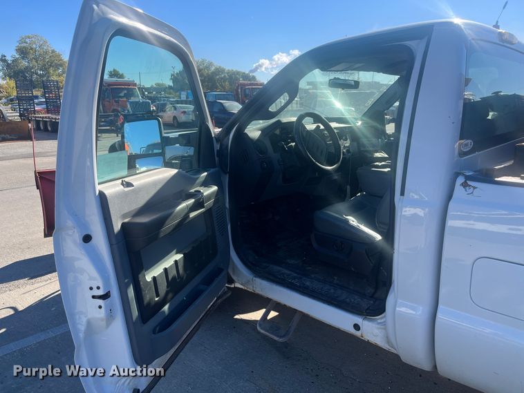 image for item DR7281 2011 Ford F350 Super Duty XL  pickup truck