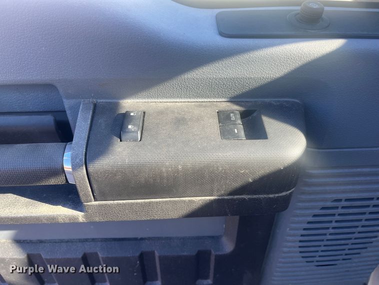 image for item DR7281 2011 Ford F350 Super Duty XL  pickup truck