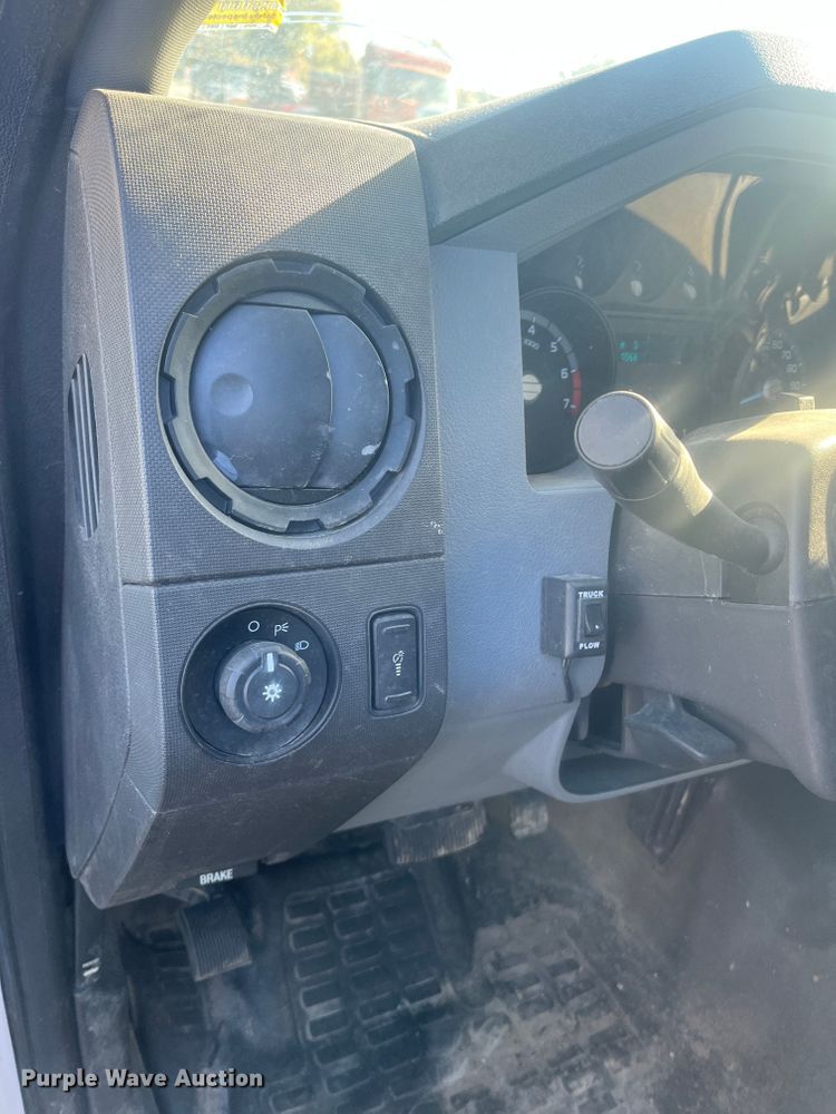 image for item DR7281 2011 Ford F350 Super Duty XL  pickup truck