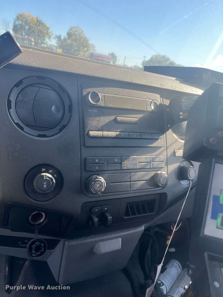 image for item DR7281 2011 Ford F350 Super Duty XL  pickup truck