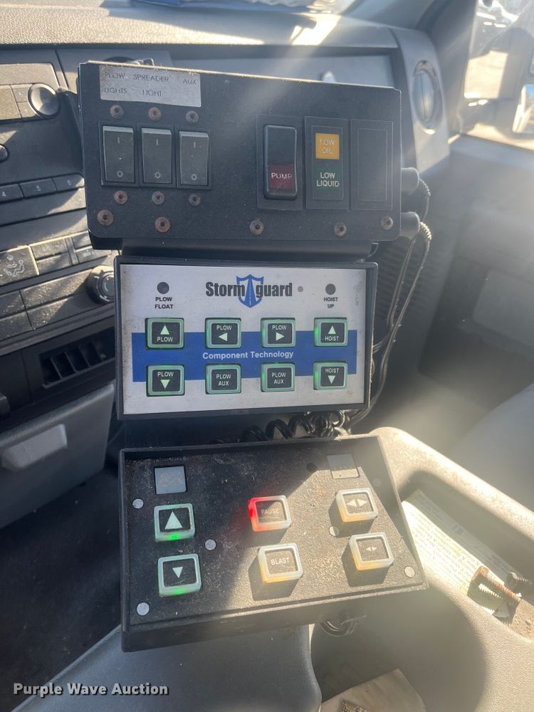 image for item DR7281 2011 Ford F350 Super Duty XL  pickup truck