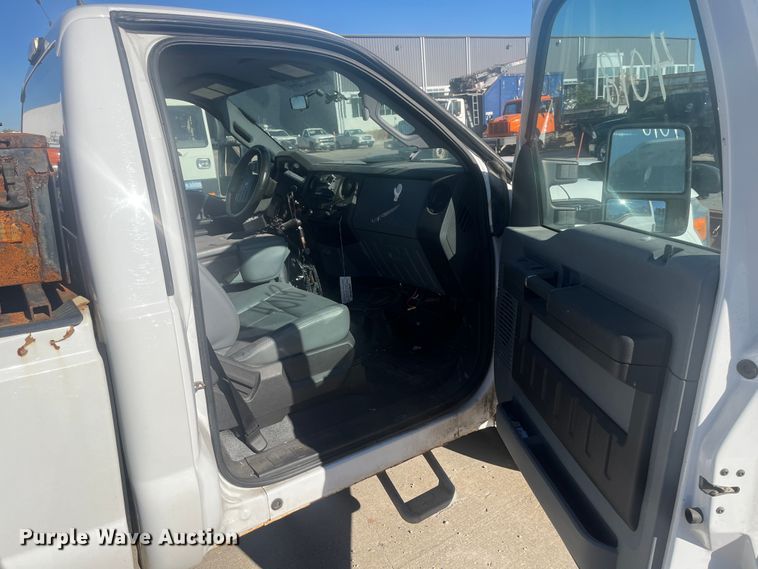 image for item DR7281 2011 Ford F350 Super Duty XL  pickup truck