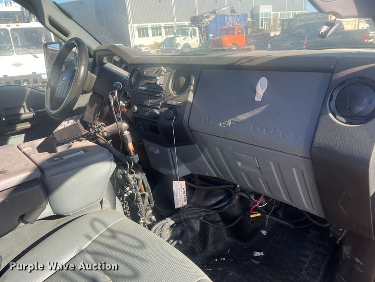 image for item DR7281 2011 Ford F350 Super Duty XL  pickup truck