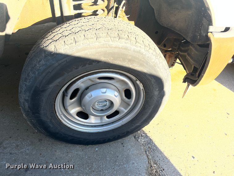 image for item DR7281 2011 Ford F350 Super Duty XL  pickup truck