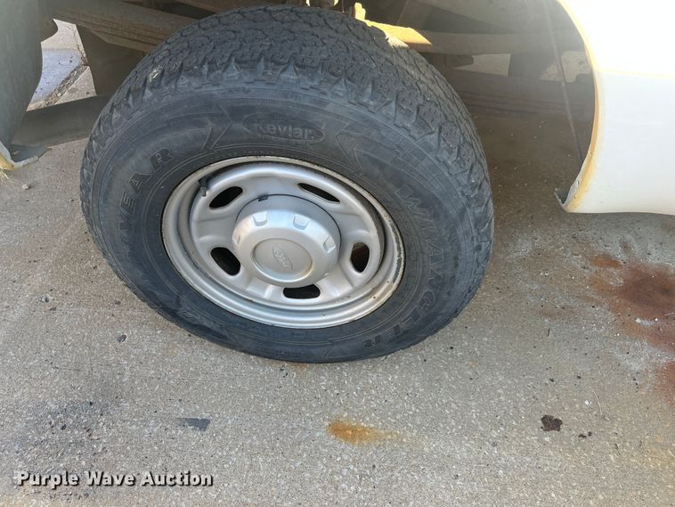 image for item DR7281 2011 Ford F350 Super Duty XL  pickup truck