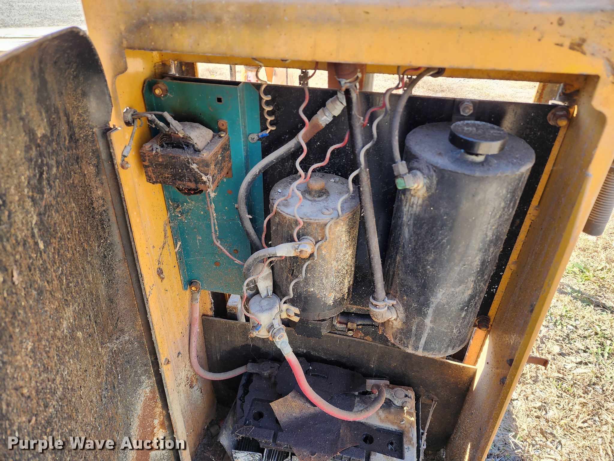 (2) pallet jacks in Kansas City, MO Item KH9180 sold Purple Wave