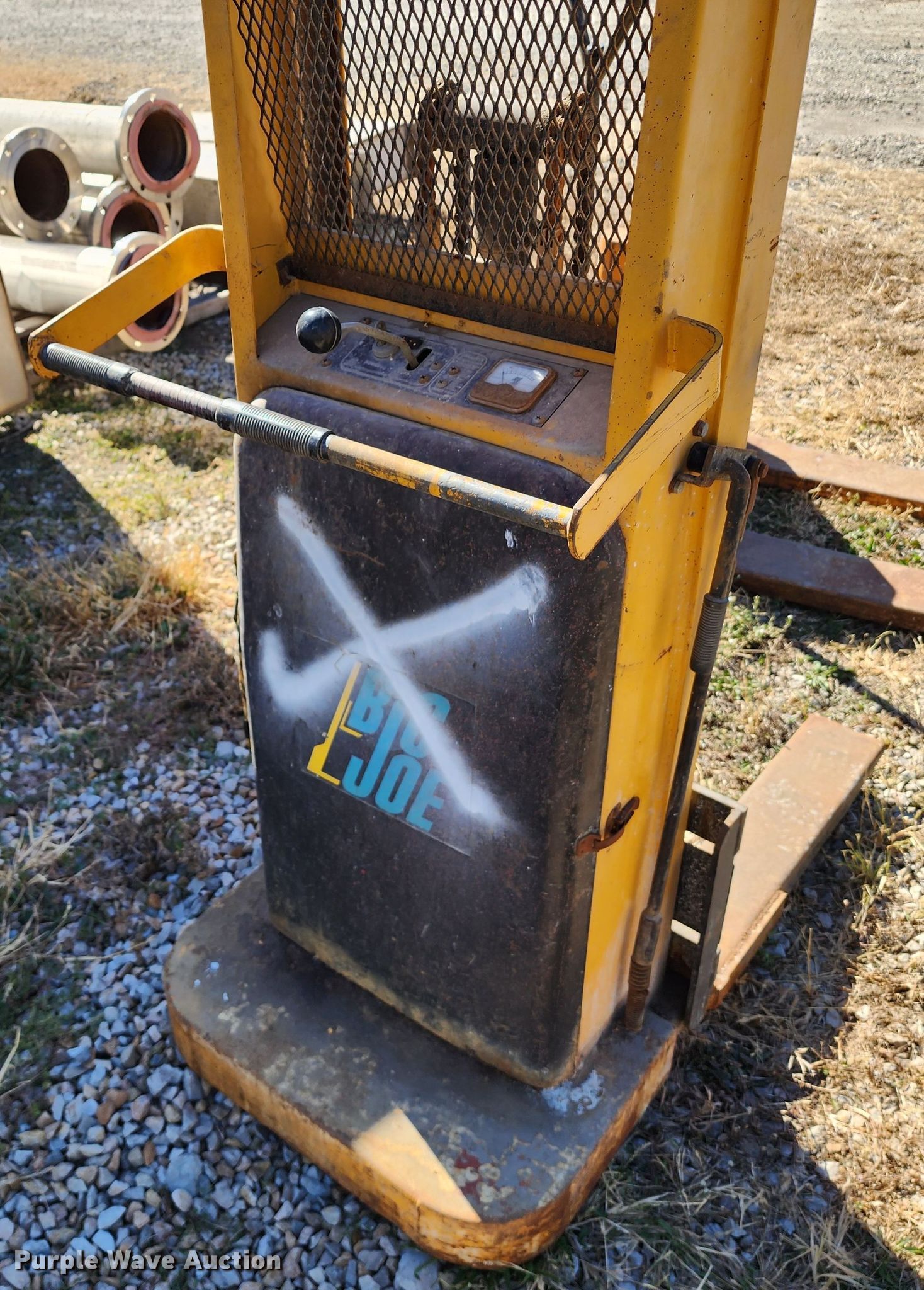 (2) pallet jacks in Kansas City, MO Item KH9180 sold Purple Wave