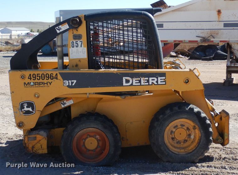 image for item DF8135 2009 John Deere 317  skid steer loader
