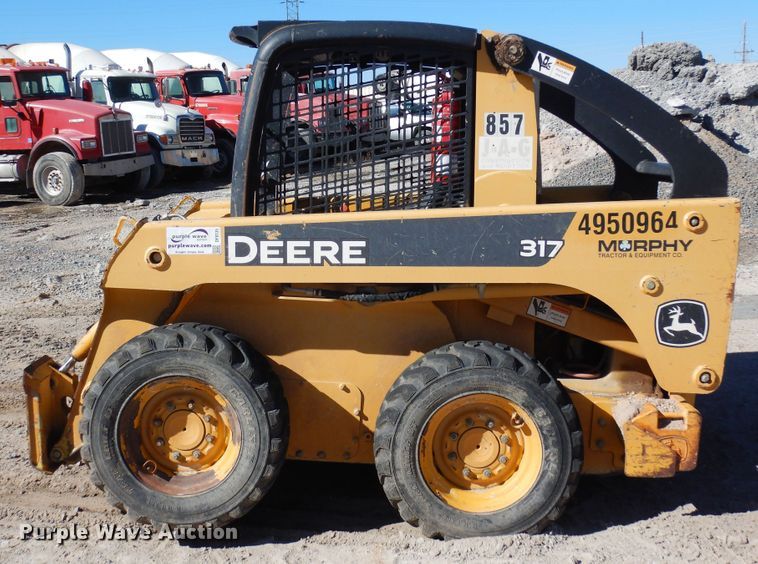 image for item DF8135 2009 John Deere 317  skid steer loader