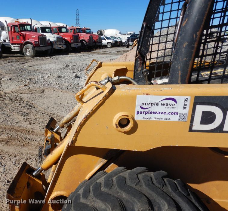 image for item DF8135 2009 John Deere 317  skid steer loader