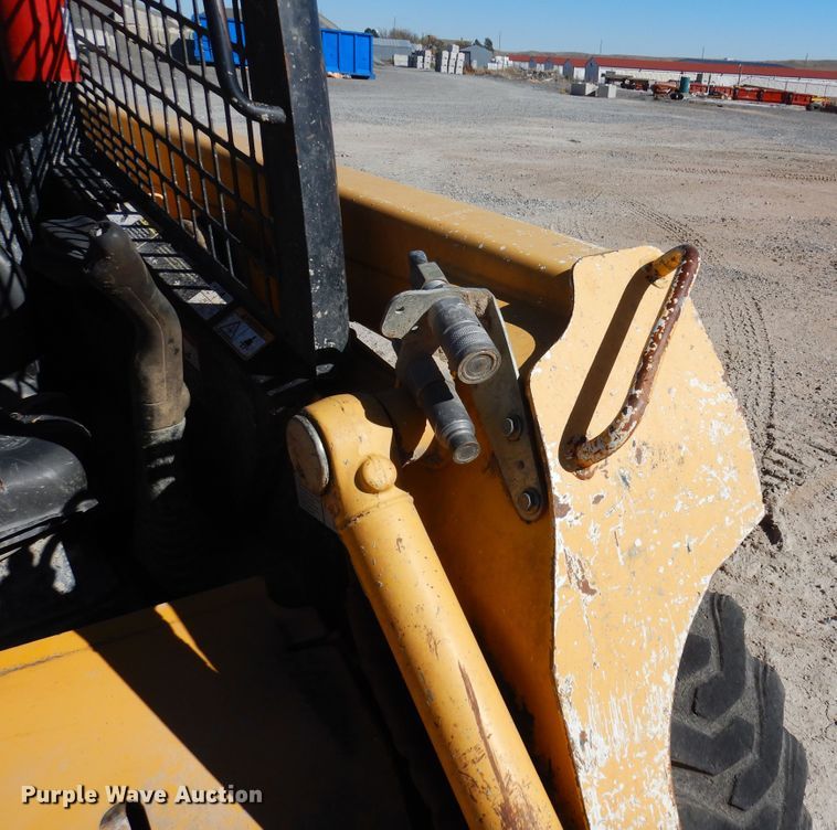 image for item DF8135 2009 John Deere 317  skid steer loader