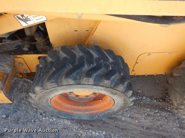 image for item DF8135 2009 John Deere 317  skid steer loader