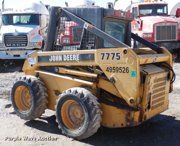 image for item DF8136 1995 John Deere 7775  skid steer loader