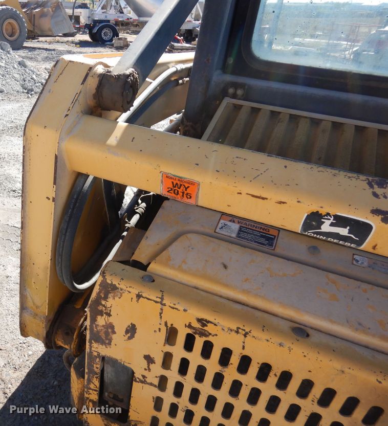 image for item DF8136 1995 John Deere 7775  skid steer loader