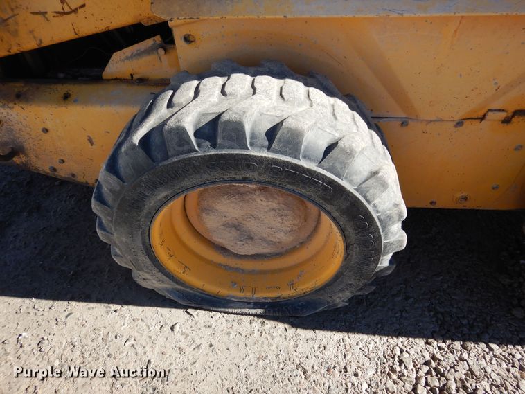 image for item DF8136 1995 John Deere 7775  skid steer loader