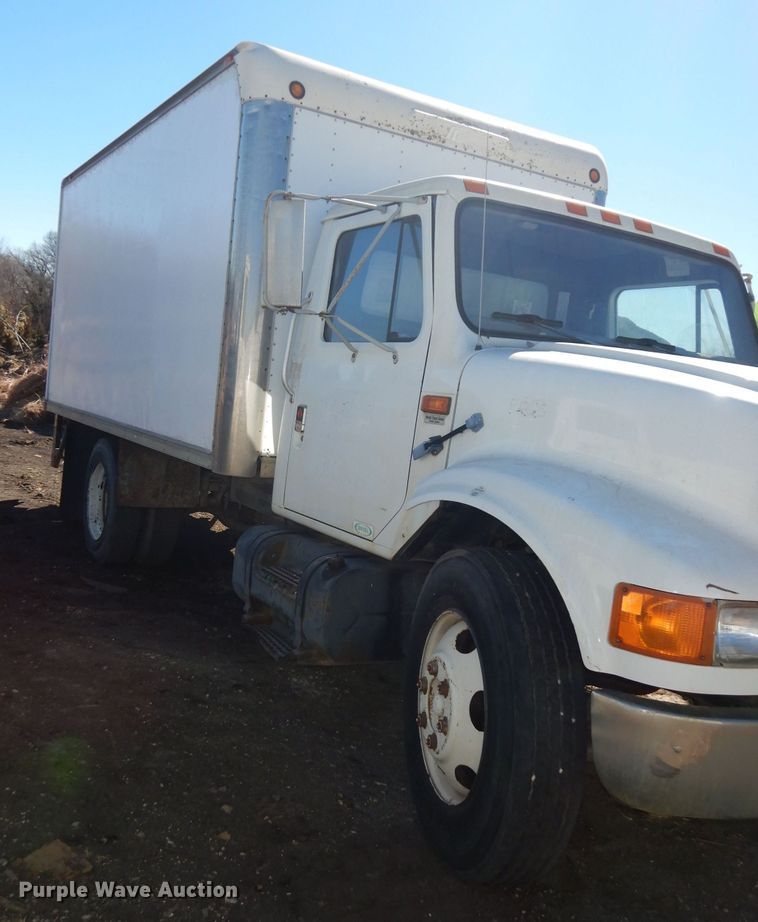 image for item DH8900 1990 International 4600  box truck