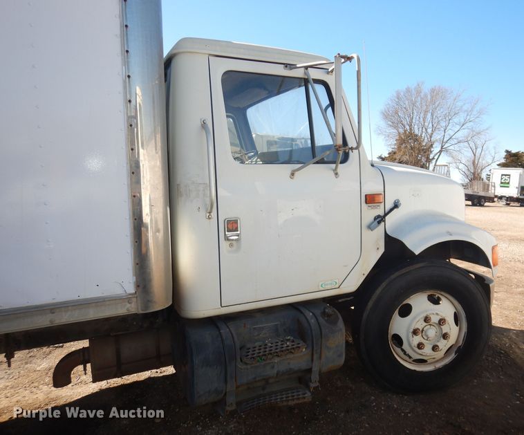 image for item DH8900 1990 International 4600  box truck