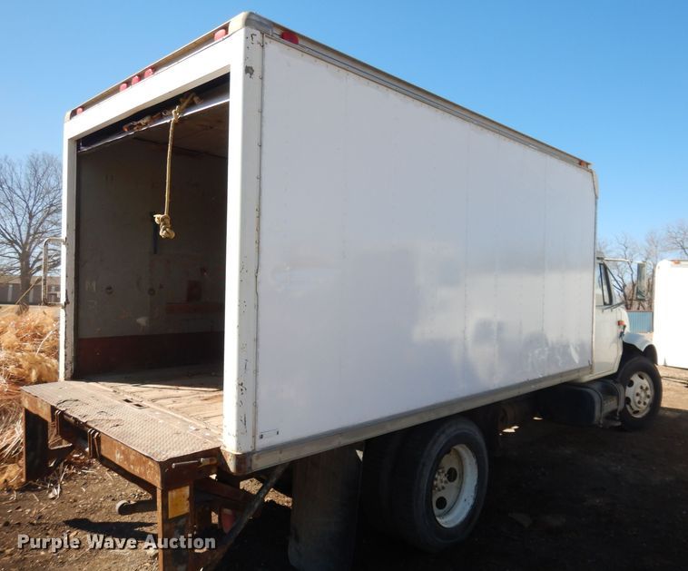 image for item DH8900 1990 International 4600  box truck