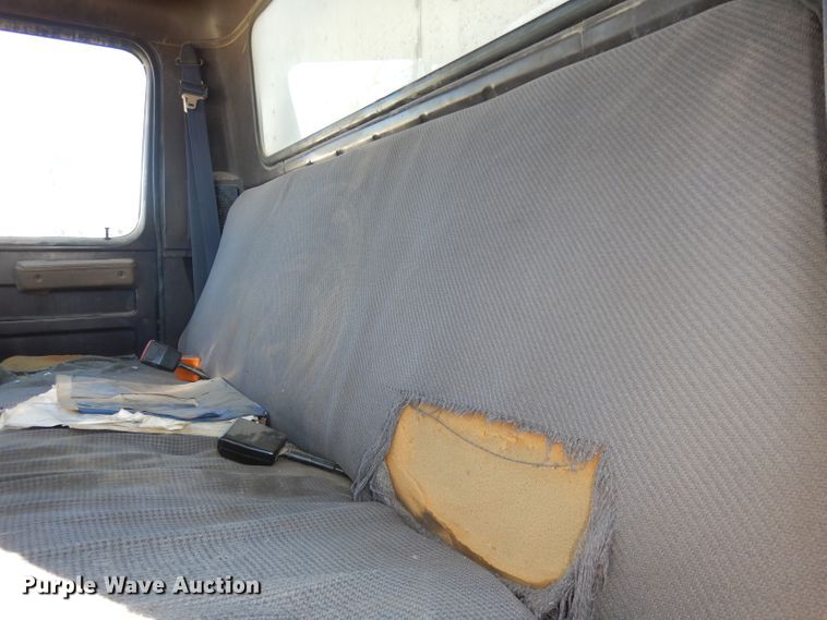 image for item DH8900 1990 International 4600  box truck