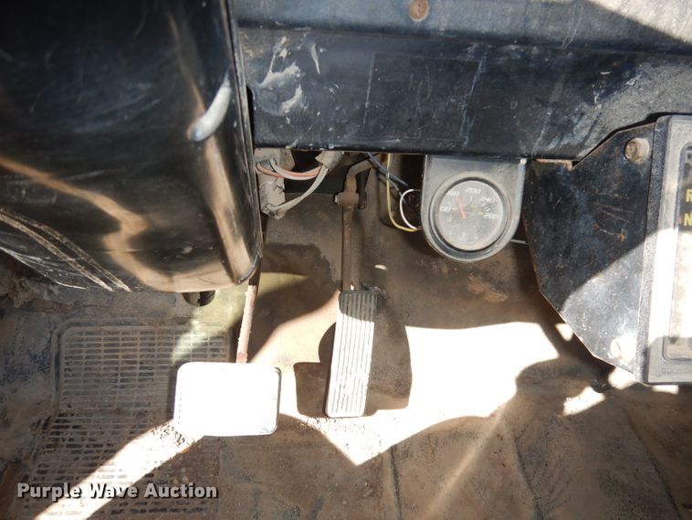 image for item DH8900 1990 International 4600  box truck