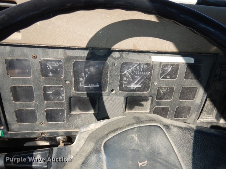 image for item DH8900 1990 International 4600  box truck