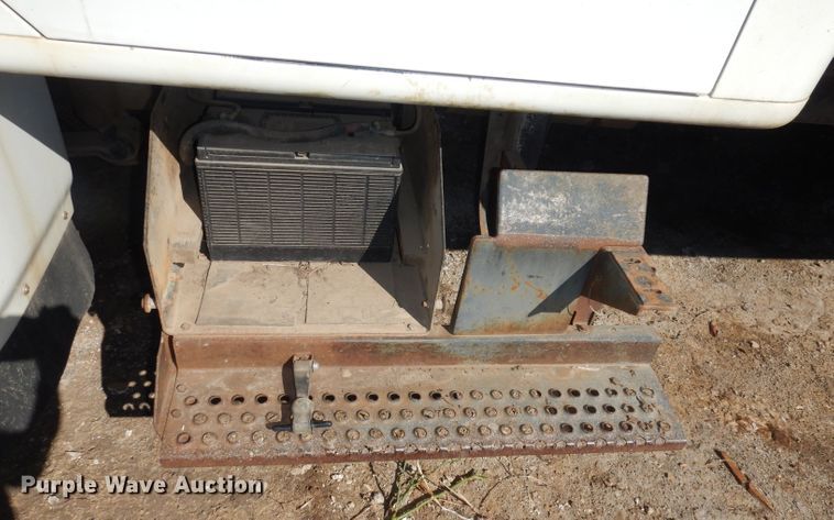 image for item DH8900 1990 International 4600  box truck