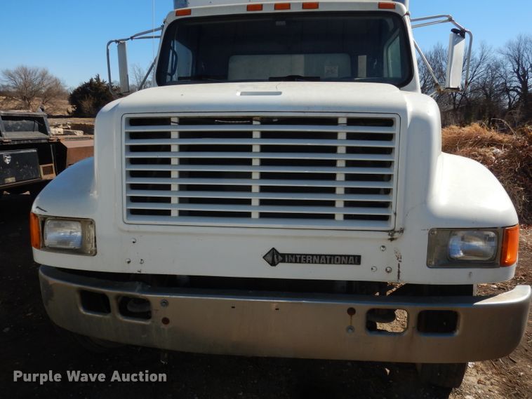 image for item DH8900 1990 International 4600  box truck