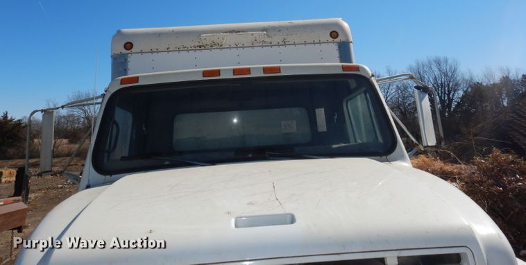 image for item DH8900 1990 International 4600  box truck