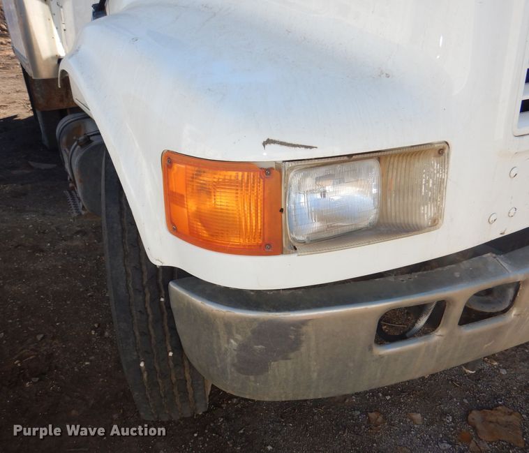 image for item DH8900 1990 International 4600  box truck