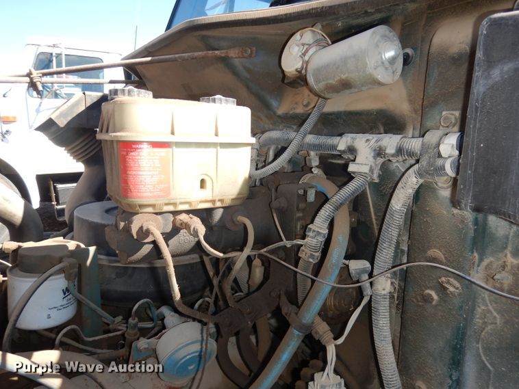 image for item DH8900 1990 International 4600  box truck