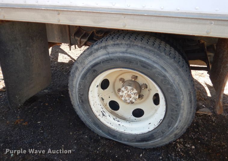 image for item DH8900 1990 International 4600  box truck