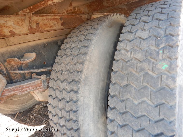 image for item DH8900 1990 International 4600  box truck