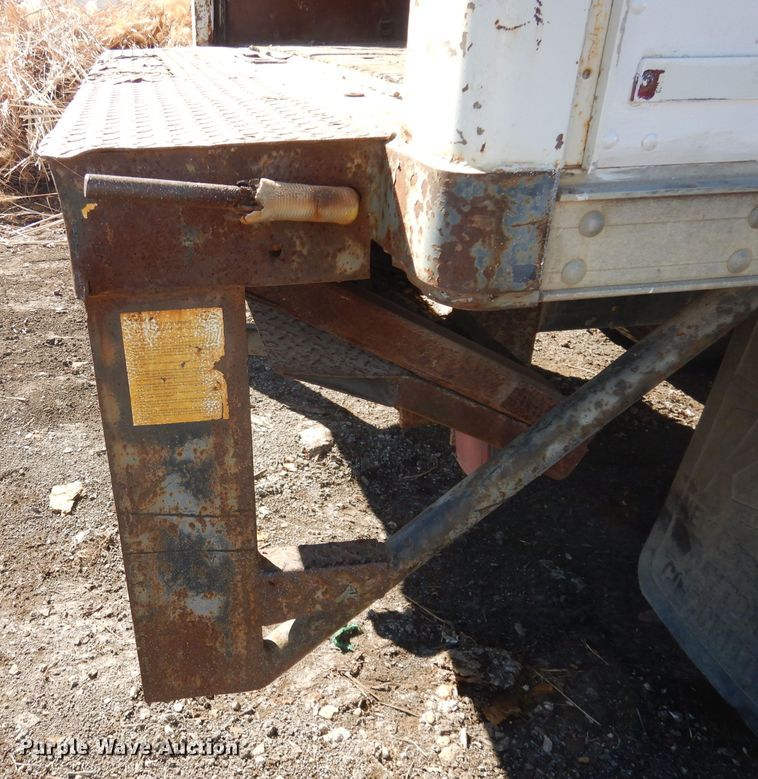 image for item DH8900 1990 International 4600  box truck