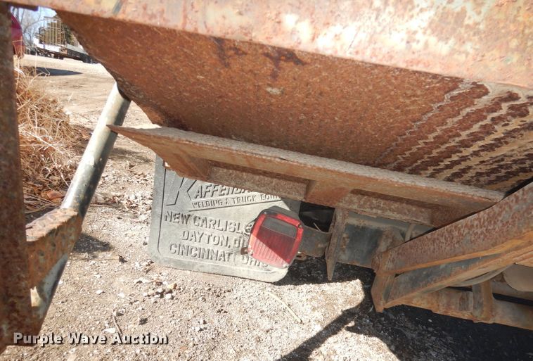 image for item DH8900 1990 International 4600  box truck