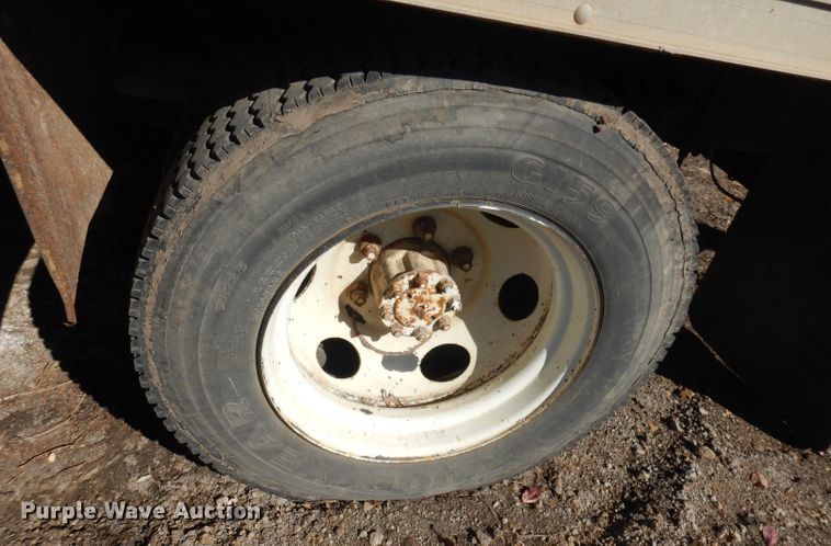 image for item DH8900 1990 International 4600  box truck