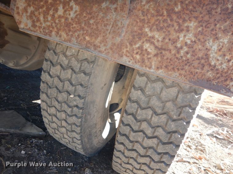 image for item DH8900 1990 International 4600  box truck