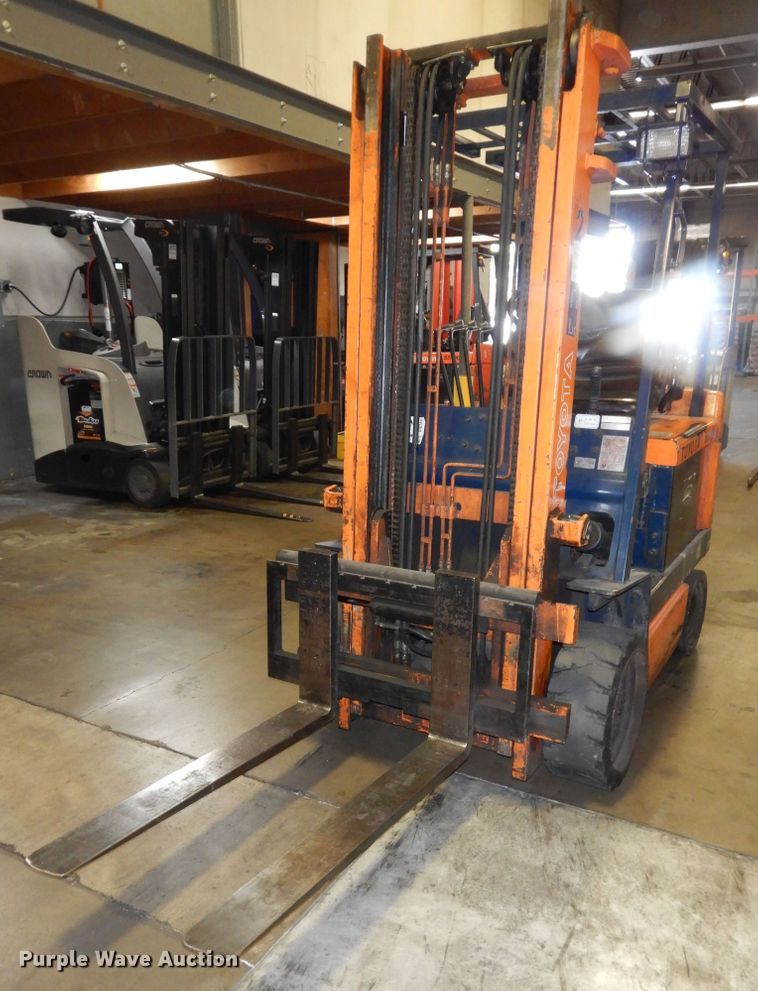 image for item DI6781 Toyota 5FBC25  forklift